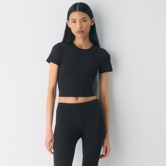 Babaton Tops - 010 BABATON Women’s Original Contour Marvel Crew Waist T-Shirt - Black, Small
